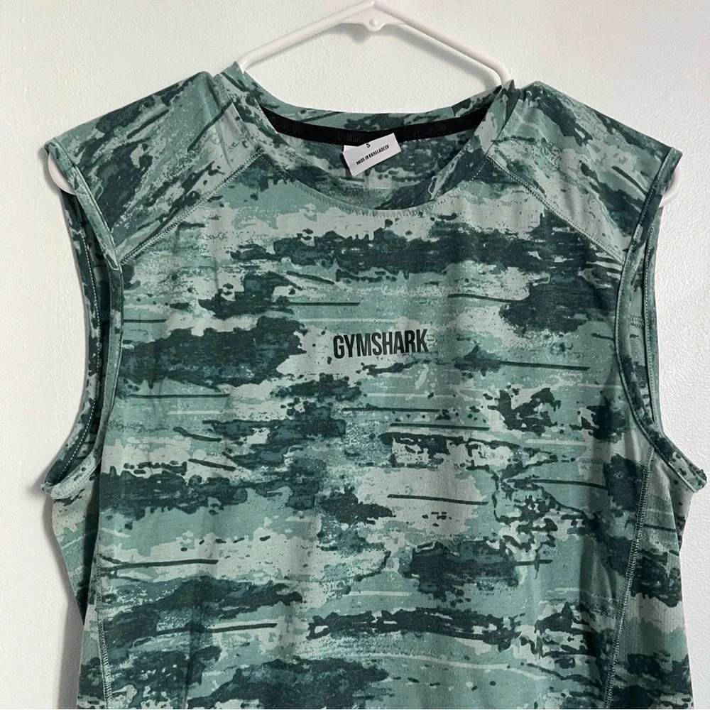 Gymshark • Chalk Tank Men's Green Camo Sleeveless Shirt